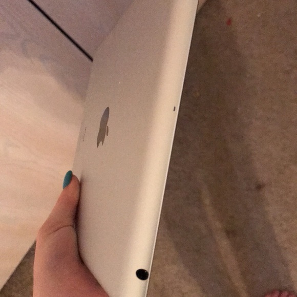 iPad - Picture 3 of 6